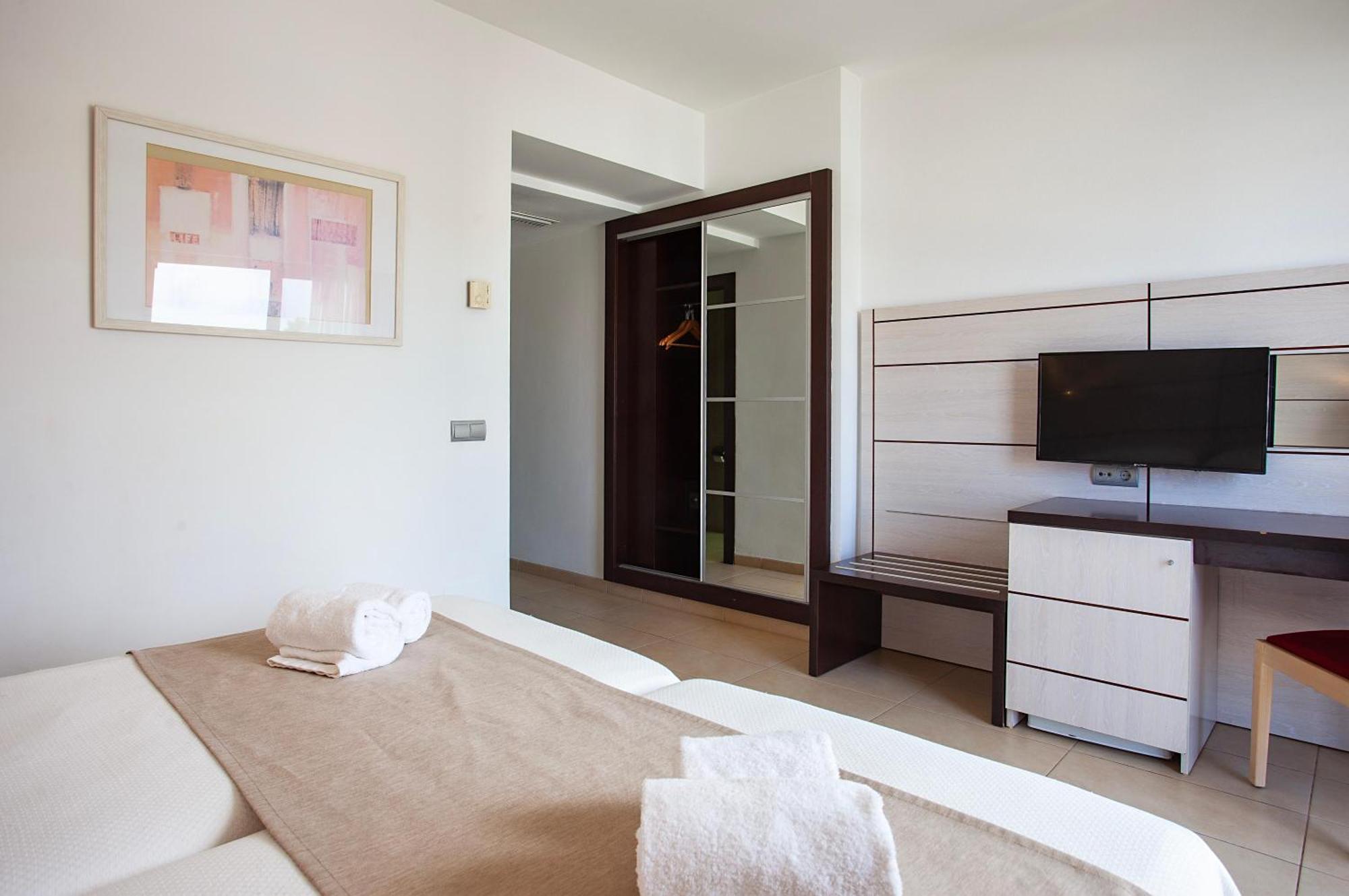 Hotel Puchet Sant Antoni de Portmany Exterior foto