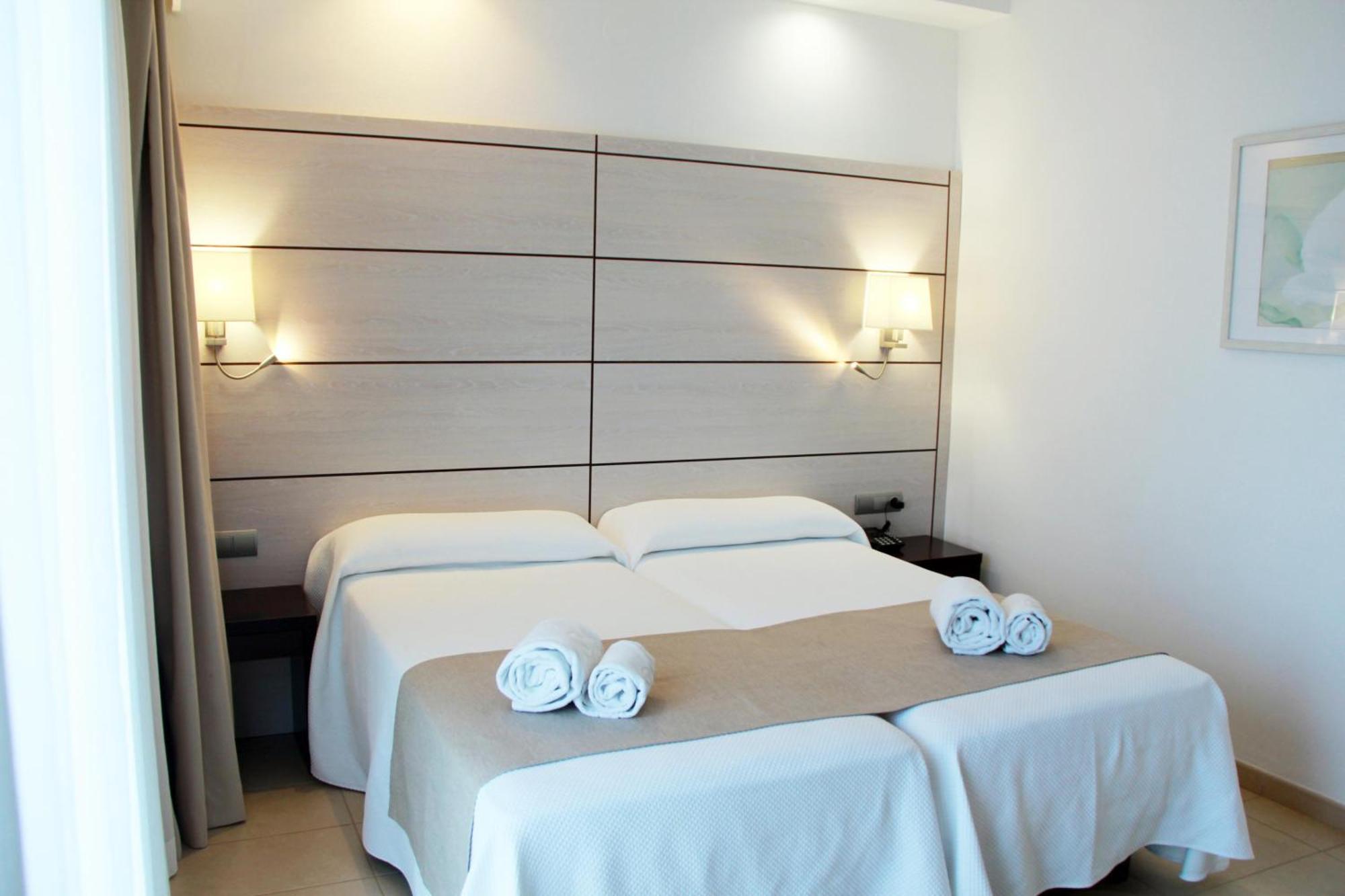 Hotel Puchet Sant Antoni de Portmany Exterior foto