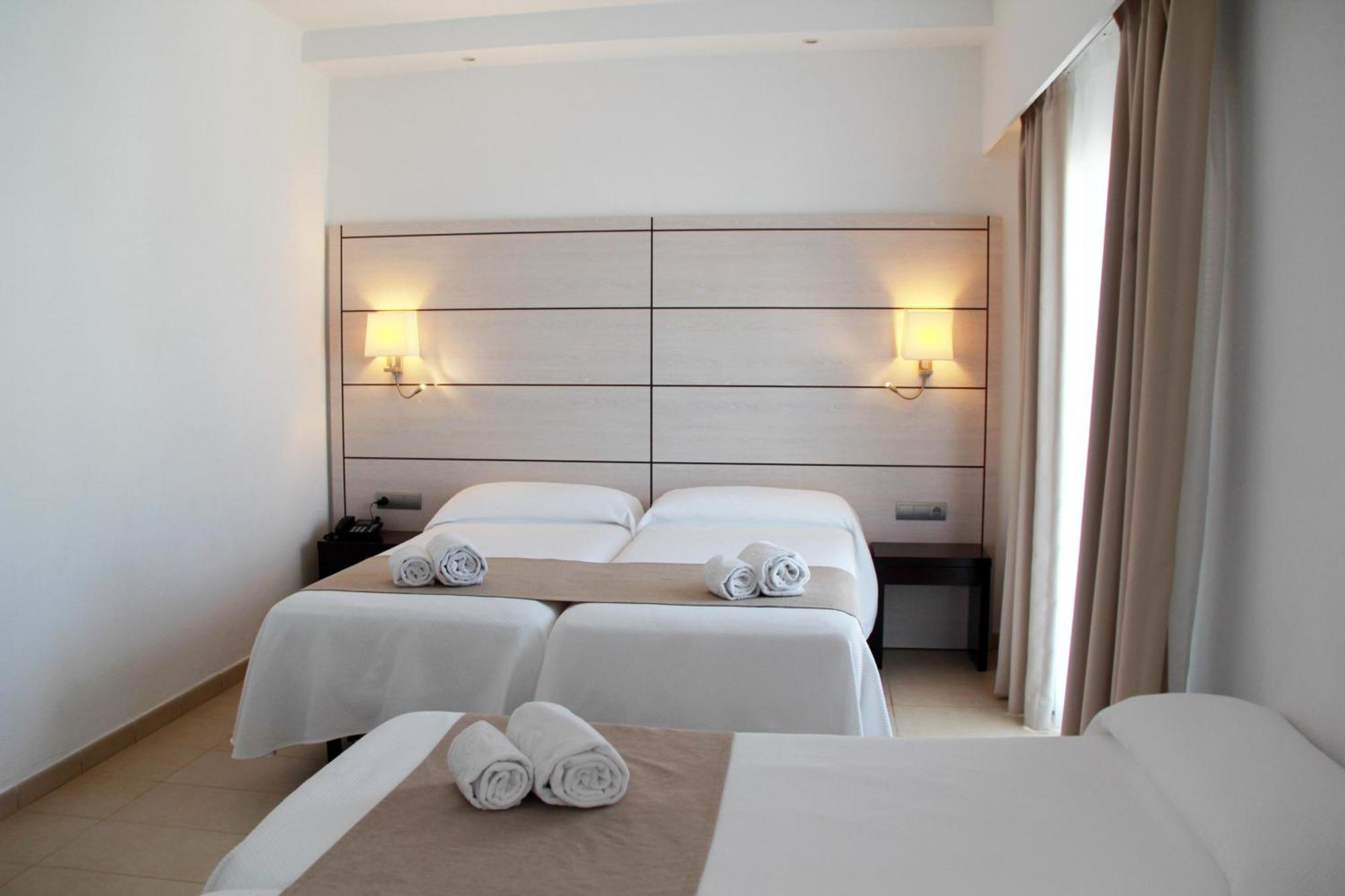 Hotel Puchet Sant Antoni de Portmany Exterior foto