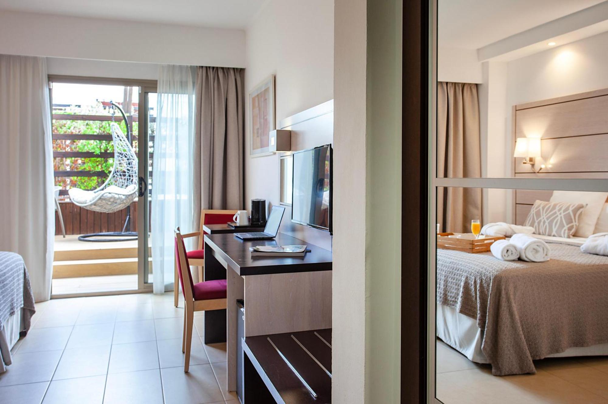 Hotel Puchet Sant Antoni de Portmany Exterior foto