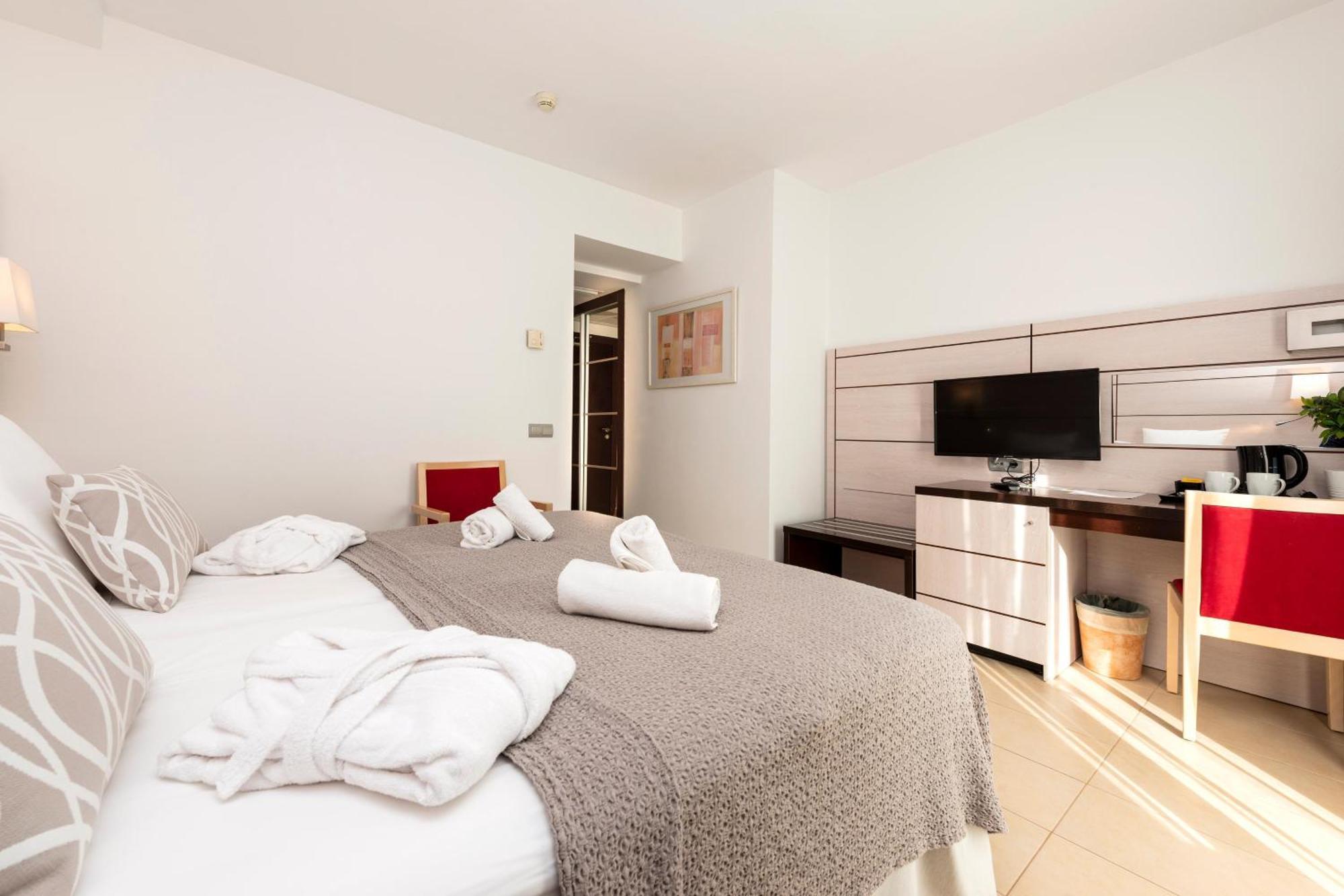 Hotel Puchet Sant Antoni de Portmany Exterior foto