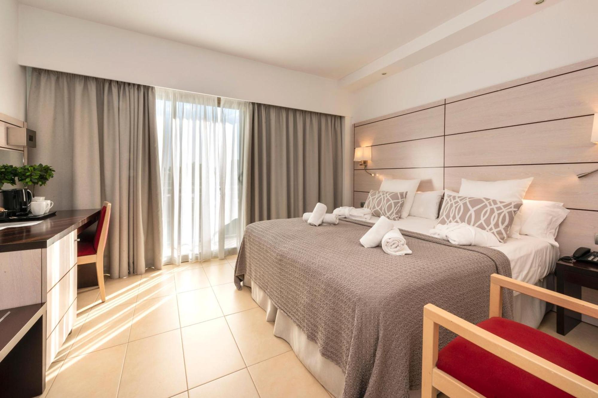 Hotel Puchet Sant Antoni de Portmany Exterior foto